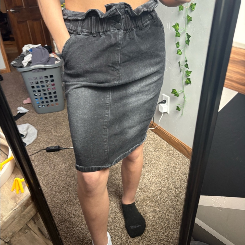 Stylish Gray Denim Skirt